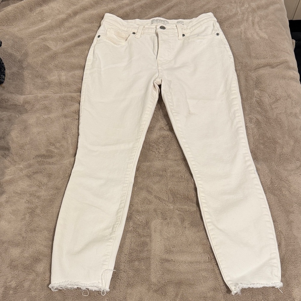 Off-White Lucky Brand Women's Frayed Hem Mid-Rise Crop Ava Ankle Jean